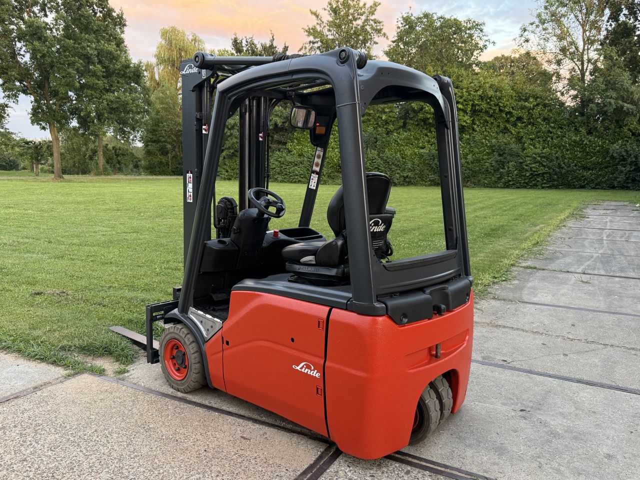 Linde E16 heftruck triplex freelift Sideshift non marking
