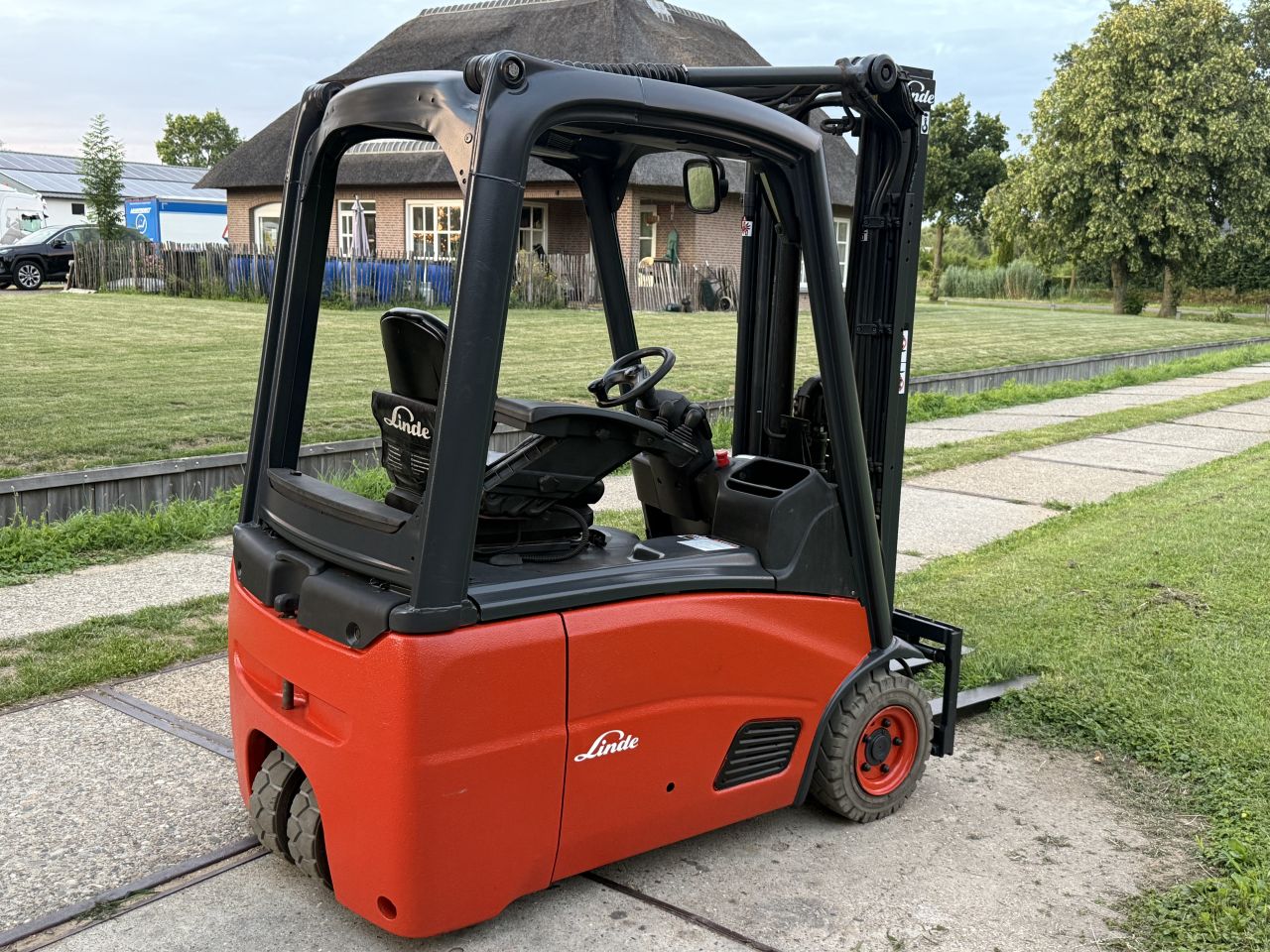 Linde E16 heftruck triplex freelift Sideshift non marking