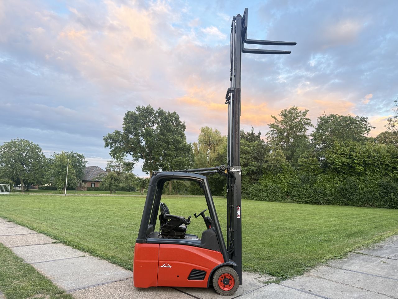 Linde E16 heftruck triplex freelift Sideshift non marking