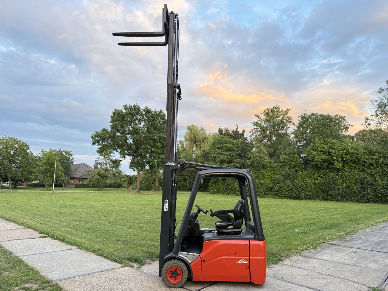 Linde E16 heftruck triplex freelift Sideshift non marking