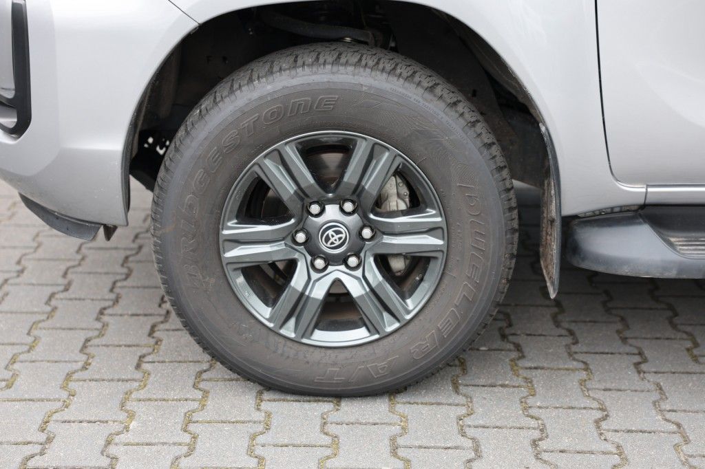 Toyota Hilux 2.4 D-4D DUBBEL CABIN PROFESSIONAL A/T 2 ZITS 4WD VAN