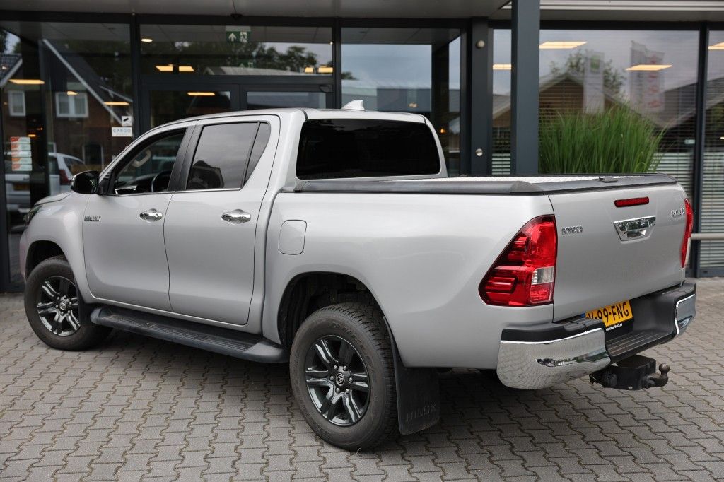 Toyota Hilux 2.4 D-4D DUBBEL CABIN PROFESSIONAL A/T 2 ZITS 4WD VAN