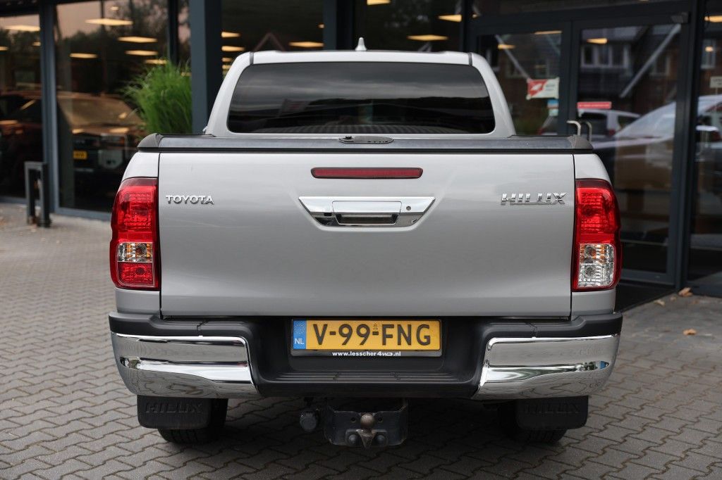 Toyota Hilux 2.4 D-4D DUBBEL CABIN PROFESSIONAL A/T 2 ZITS 4WD VAN