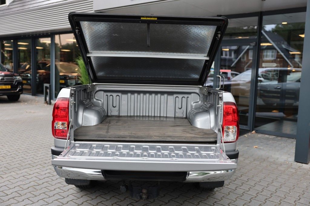 Toyota Hilux 2.4 D-4D DUBBEL CABIN PROFESSIONAL A/T 2 ZITS 4WD VAN
