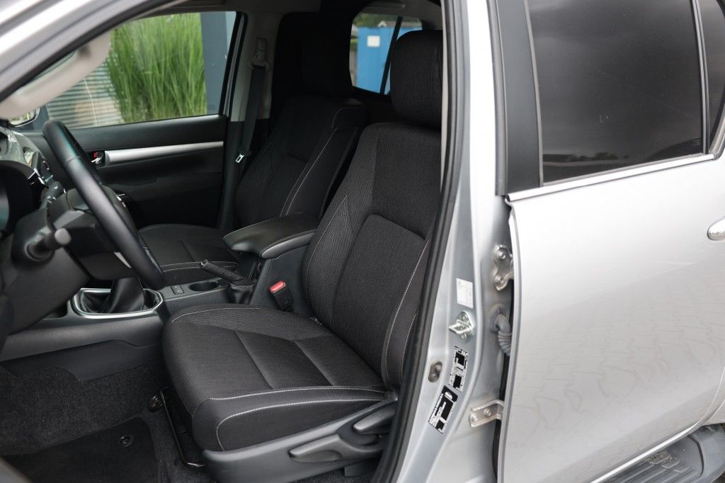 Toyota Hilux 2.4 D-4D DUBBEL CABIN PROFESSIONAL A/T 2 ZITS 4WD VAN