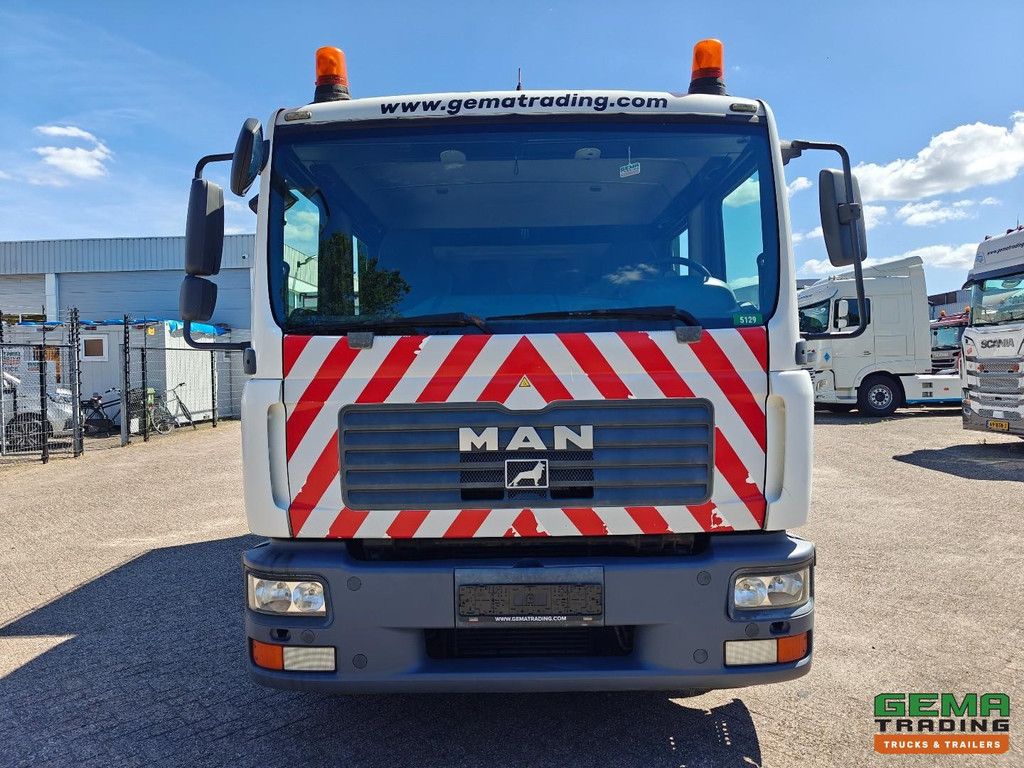 MAN TGL 12.210 4x2 DOKA Euro4 - OpenLaadBak + HydraulischeRampen - Handgeschakeld - 6 ZitPlaatsen