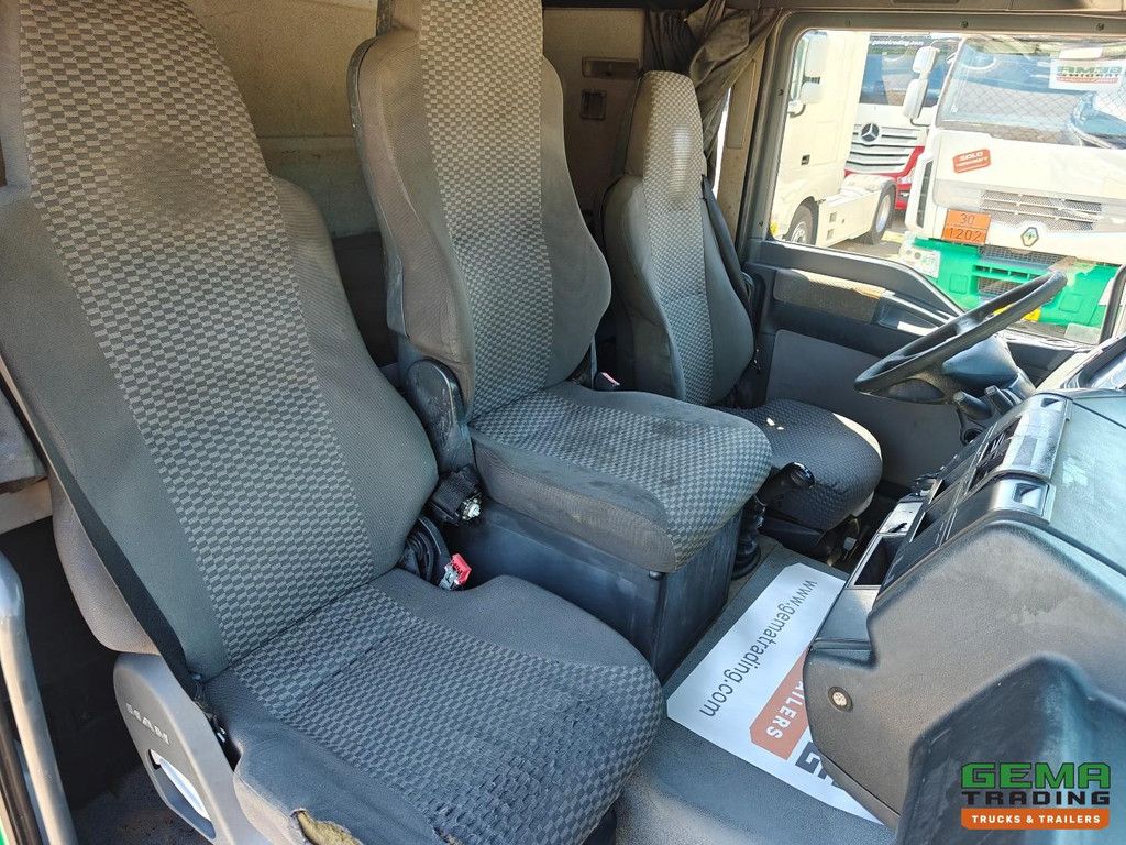MAN TGL 12.240 4x2 Sleeper Cab Euro3 - 6 CIL - Open Load Bed + Hydraulic Ramp - Manual Transmission - Tool Box