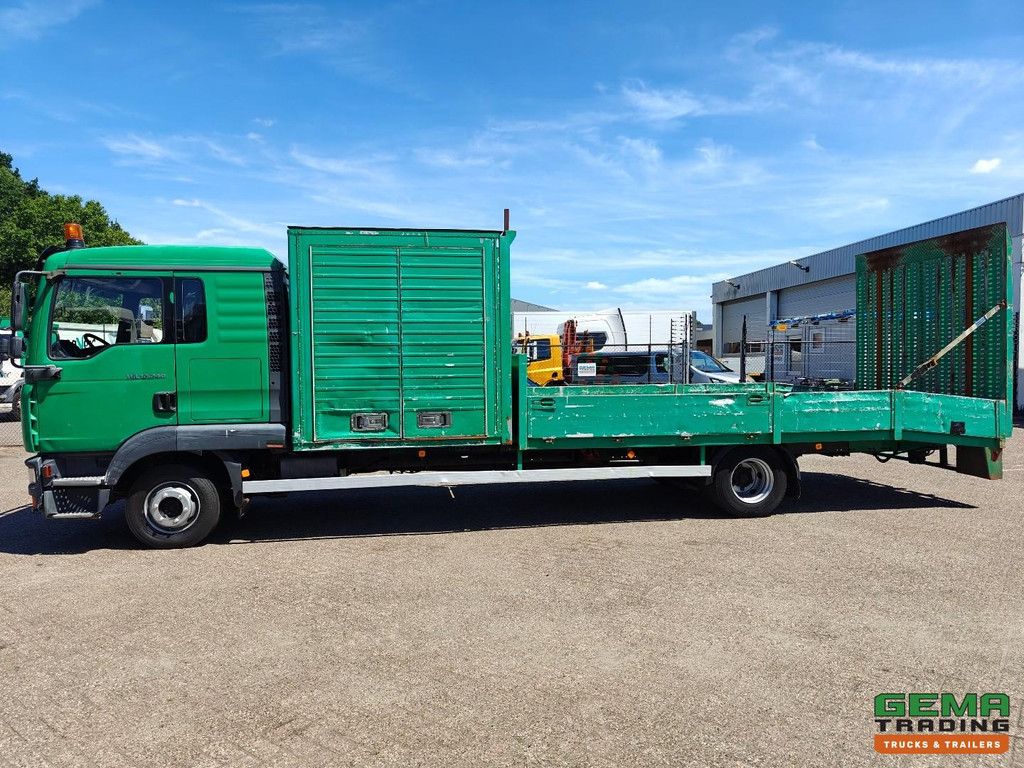 MAN TGL 12.240 4x2 Sleeper Cab Euro3 - 6 CIL - Open Load Bed + Hydraulic Ramp - Manual Transmission - Tool Box