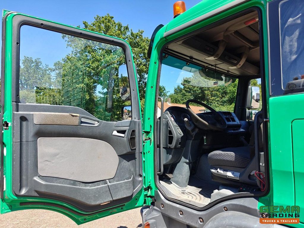 MAN TGL 12.240 4x2 Sleeper Cab Euro3 - 6 CIL - Open Load Bed + Hydraulic Ramp - Manual Transmission - Tool Box