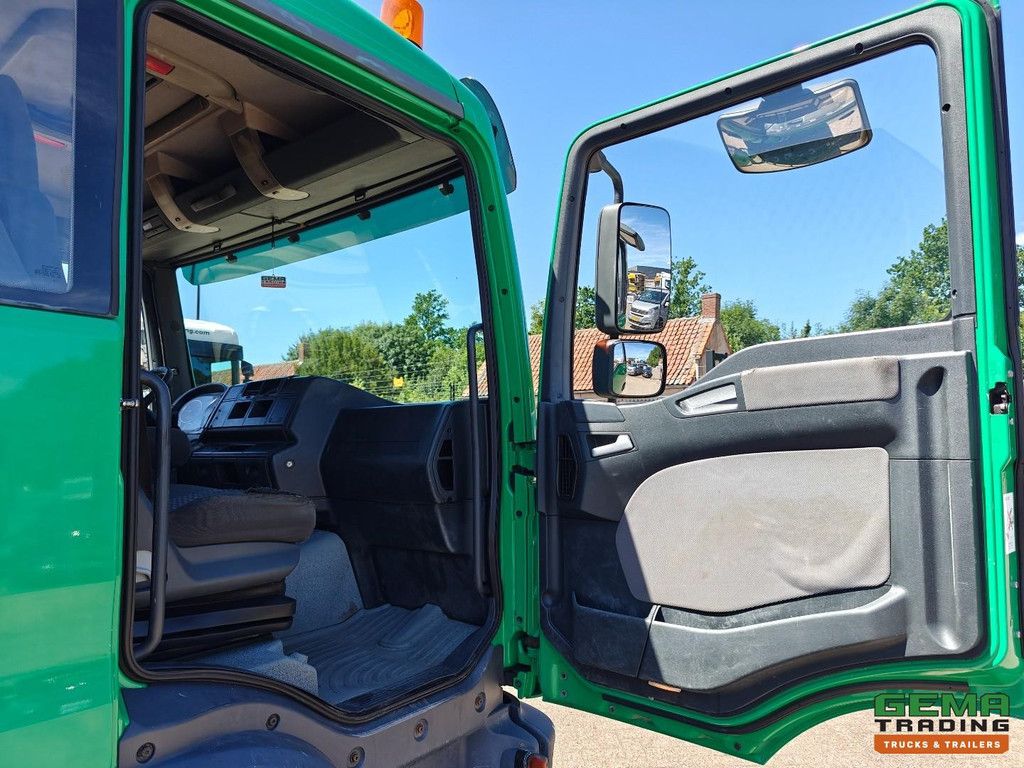 MAN TGL 12.240 4x2 Sleeper Cab Euro3 - 6 CIL - Open Load Bed + Hydraulic Ramp - Manual Transmission - Tool Box