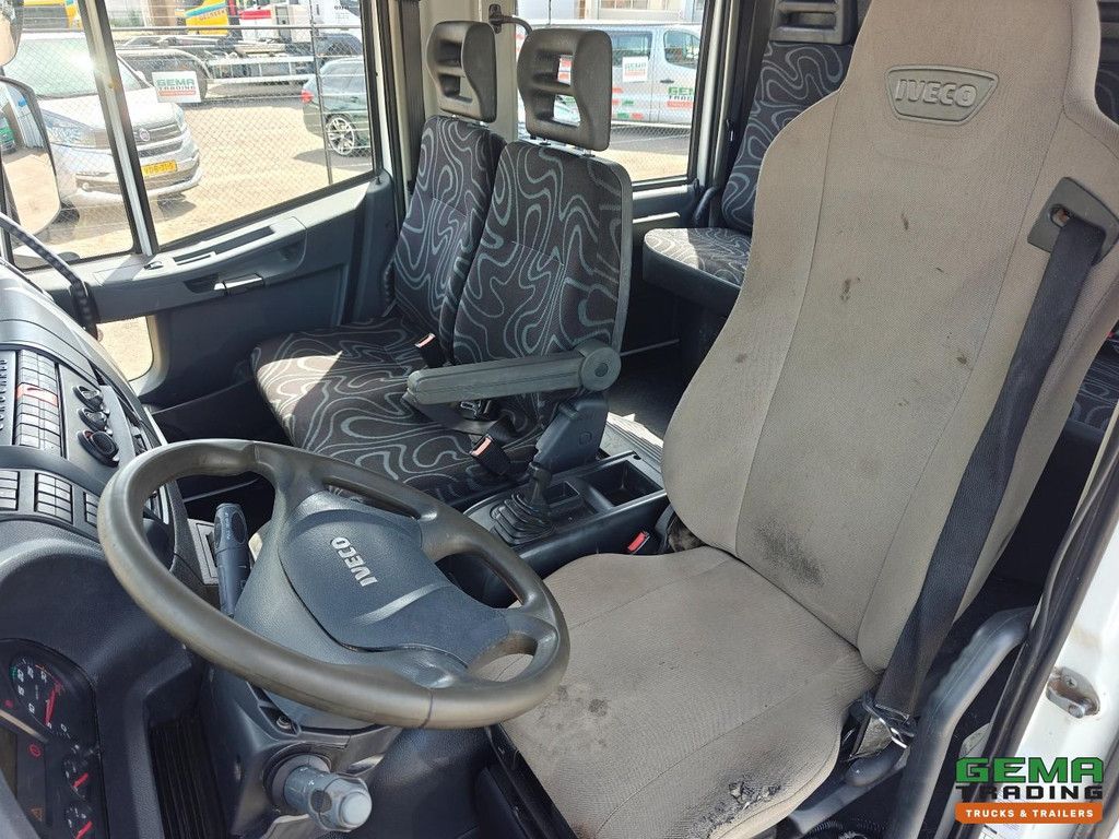 Iveco 140E25 EuroCargo 4x2 Double Cab (7pers) Euro 6 - 6CIL - AluMac Box + Ramps - Rockinger Towing Hook