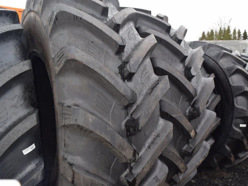 650/65R38
