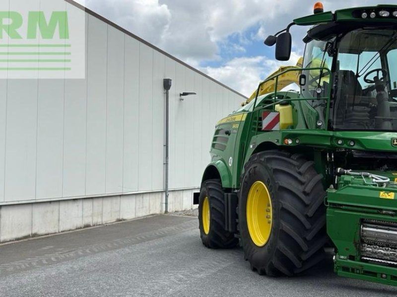 John Deere 8400