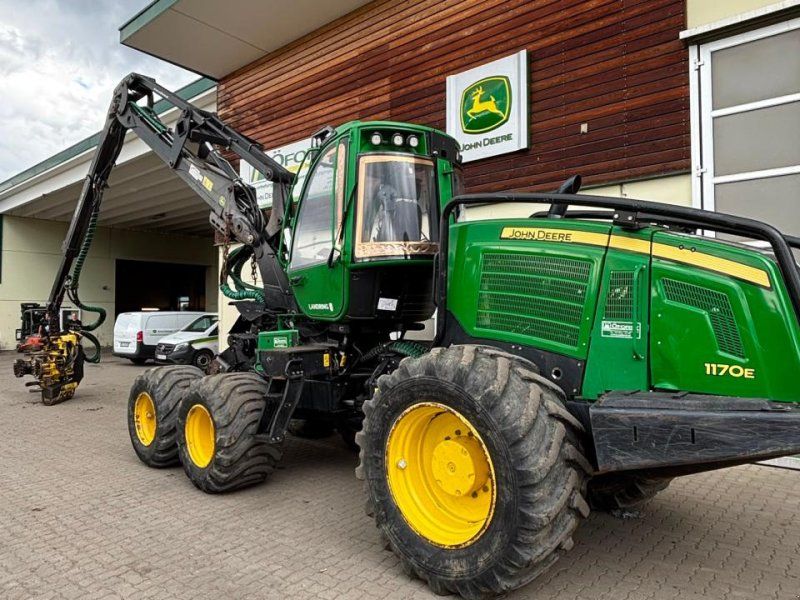John Deere 1170 E
