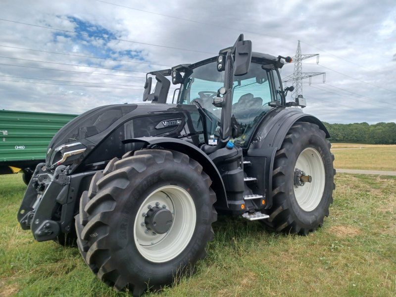 Valtra Q305 mit Rüfa