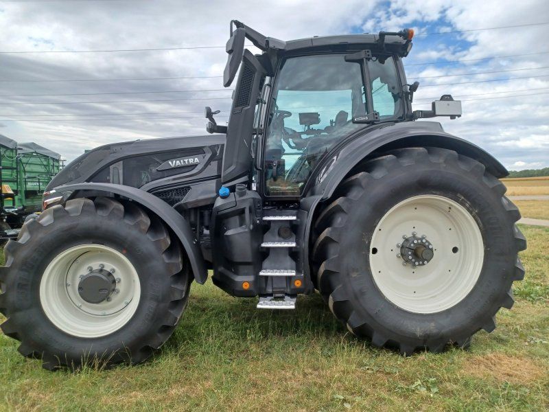 Valtra Q305 mit Rüfa