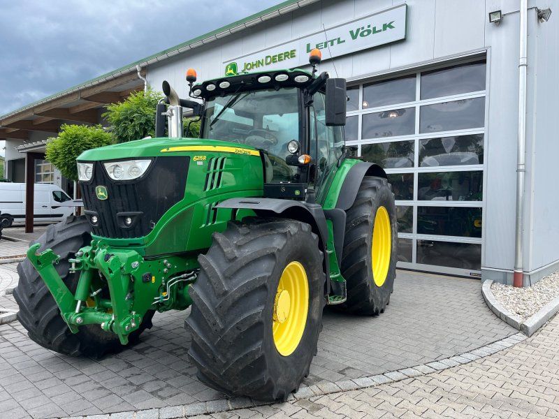 John Deere 6215R