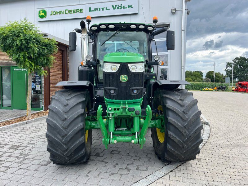John Deere 6215R