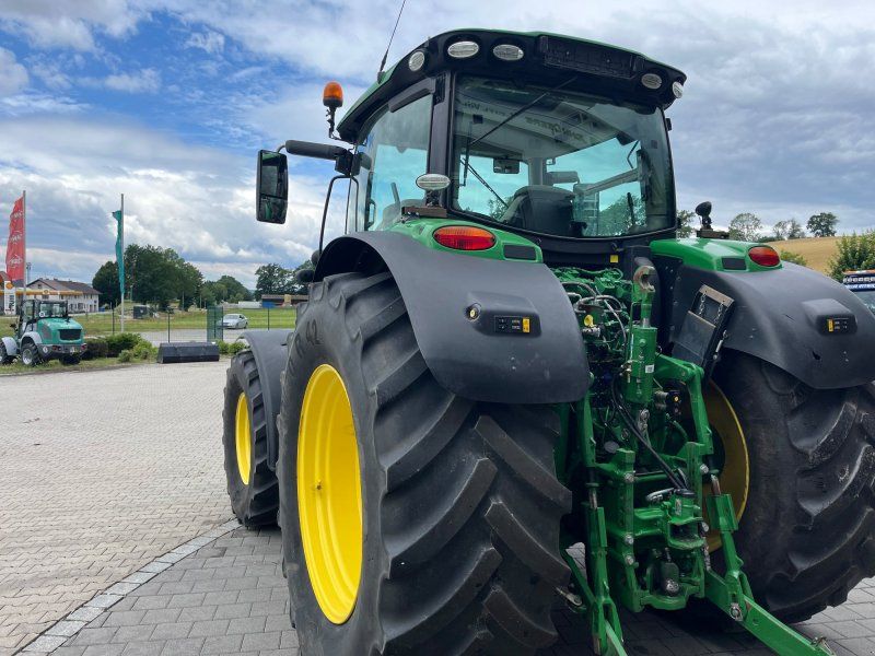 John Deere 6215R