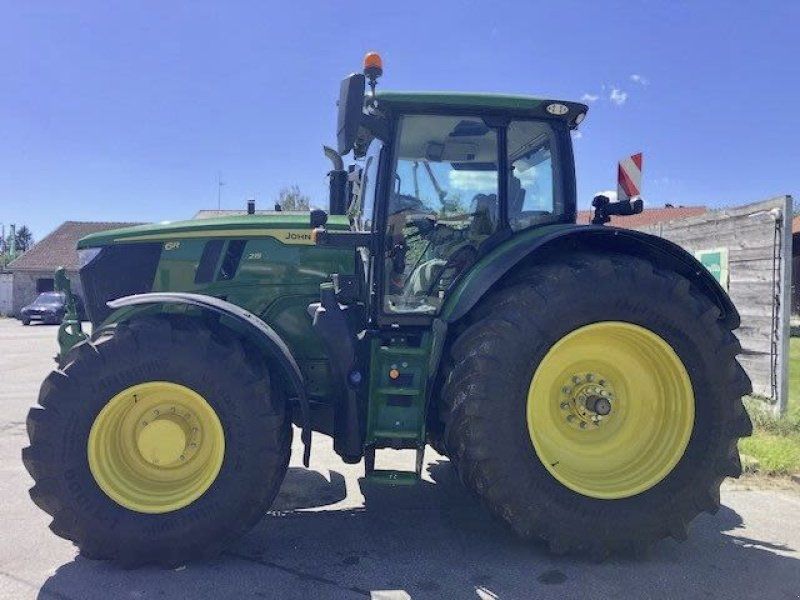 John Deere 6R215