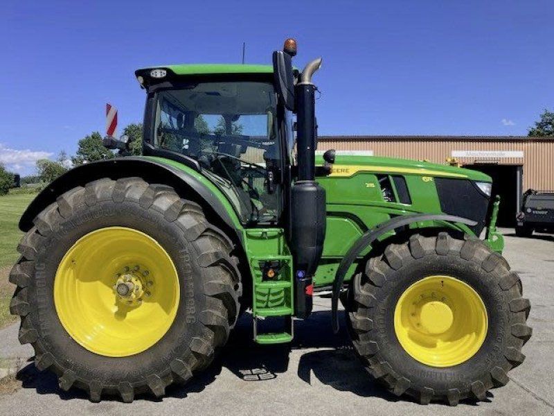 John Deere 6R215
