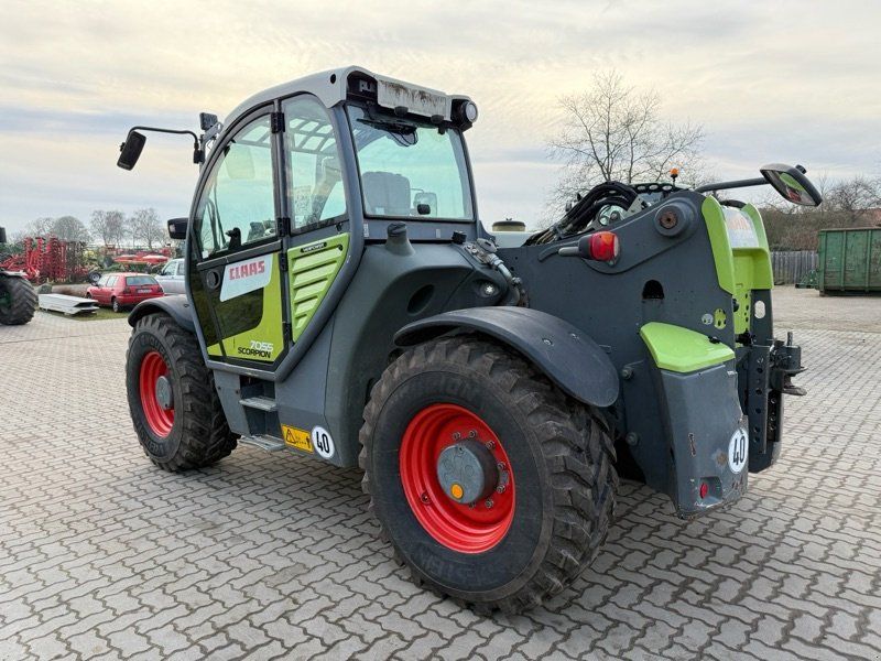 Claas Scorpion 7055