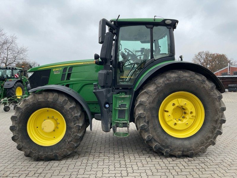 John Deere 6250R