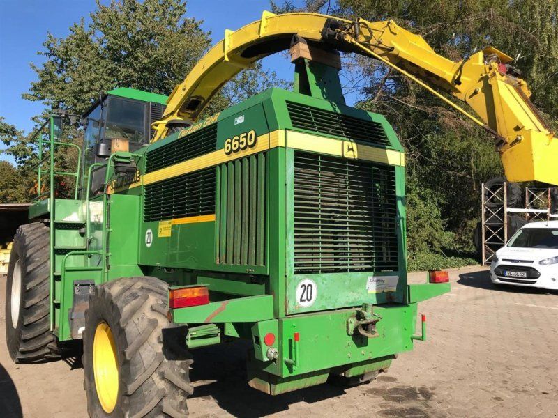 John Deere 6650