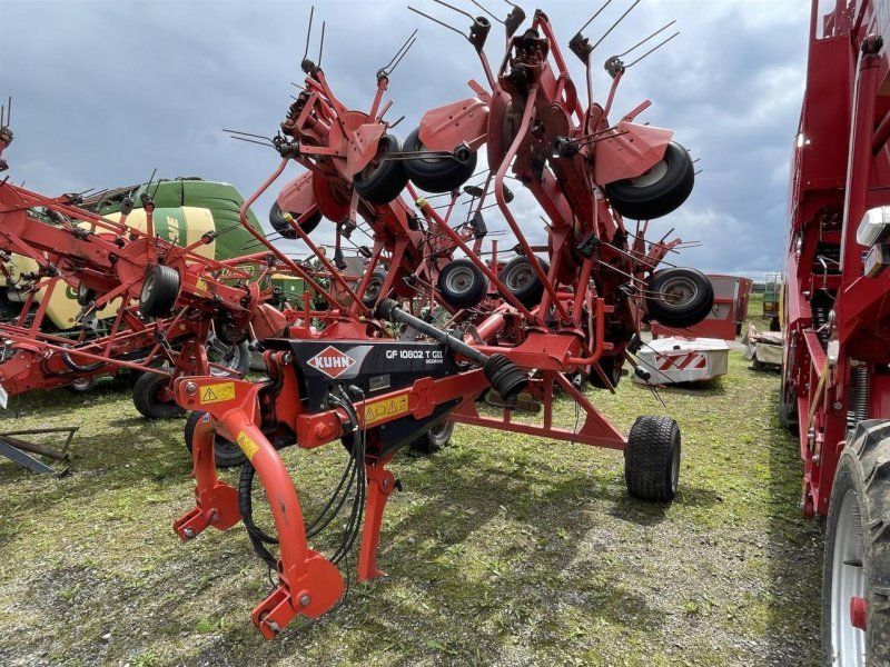 Kuhn GF10802 TGII aufgesattelt
