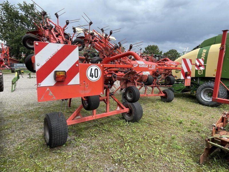 Kuhn GF10802 TGII aufgesattelt