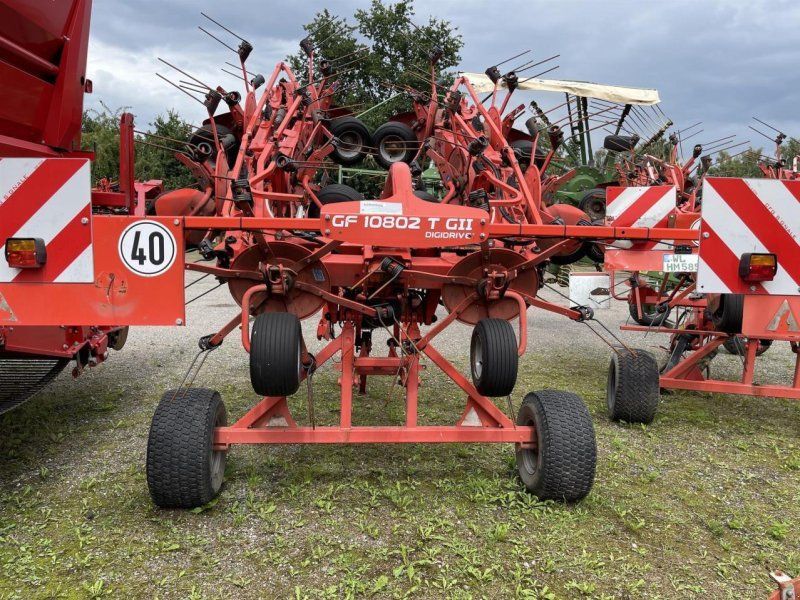 Kuhn GF10802 TGII aufgesattelt