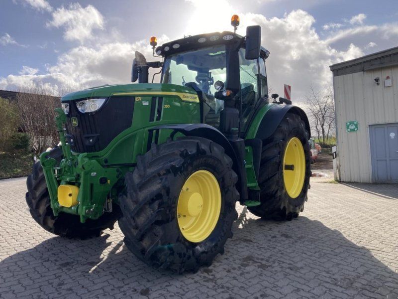 John Deere 6R250