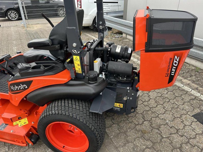 Kubota ZD1211R
