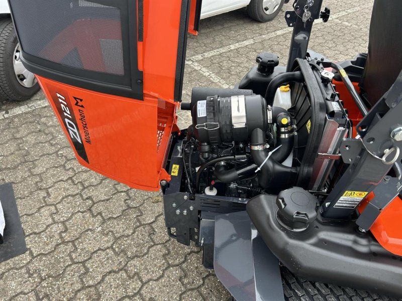 Kubota ZD1211R