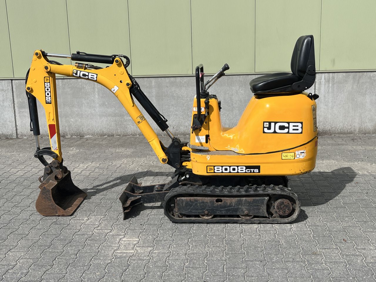 JCB Minigraafmachine 8008 CTS met machinetransporter