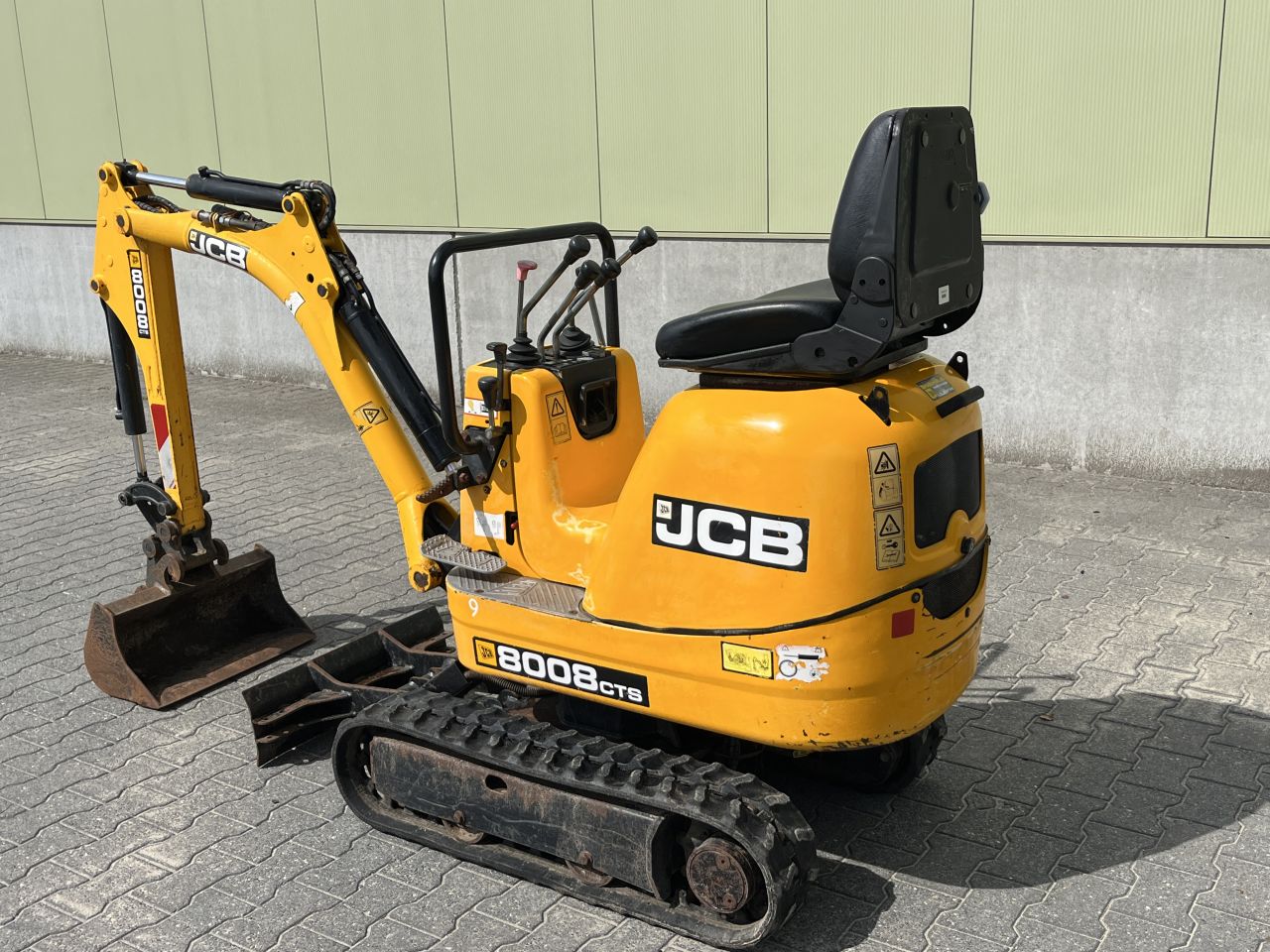 JCB Minigraafmachine 8008 CTS met machinetransporter