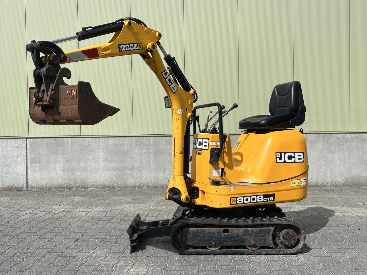 JCB Minigraafmachine 8008 CTS met machinetransporter