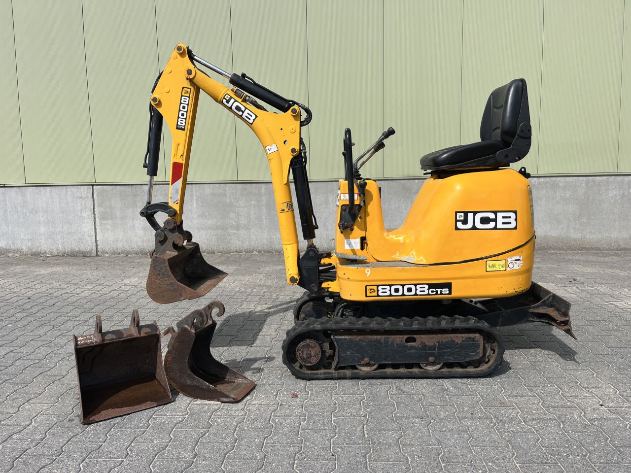 JCB Minigraafmachine 8008 CTS met machinetransporter