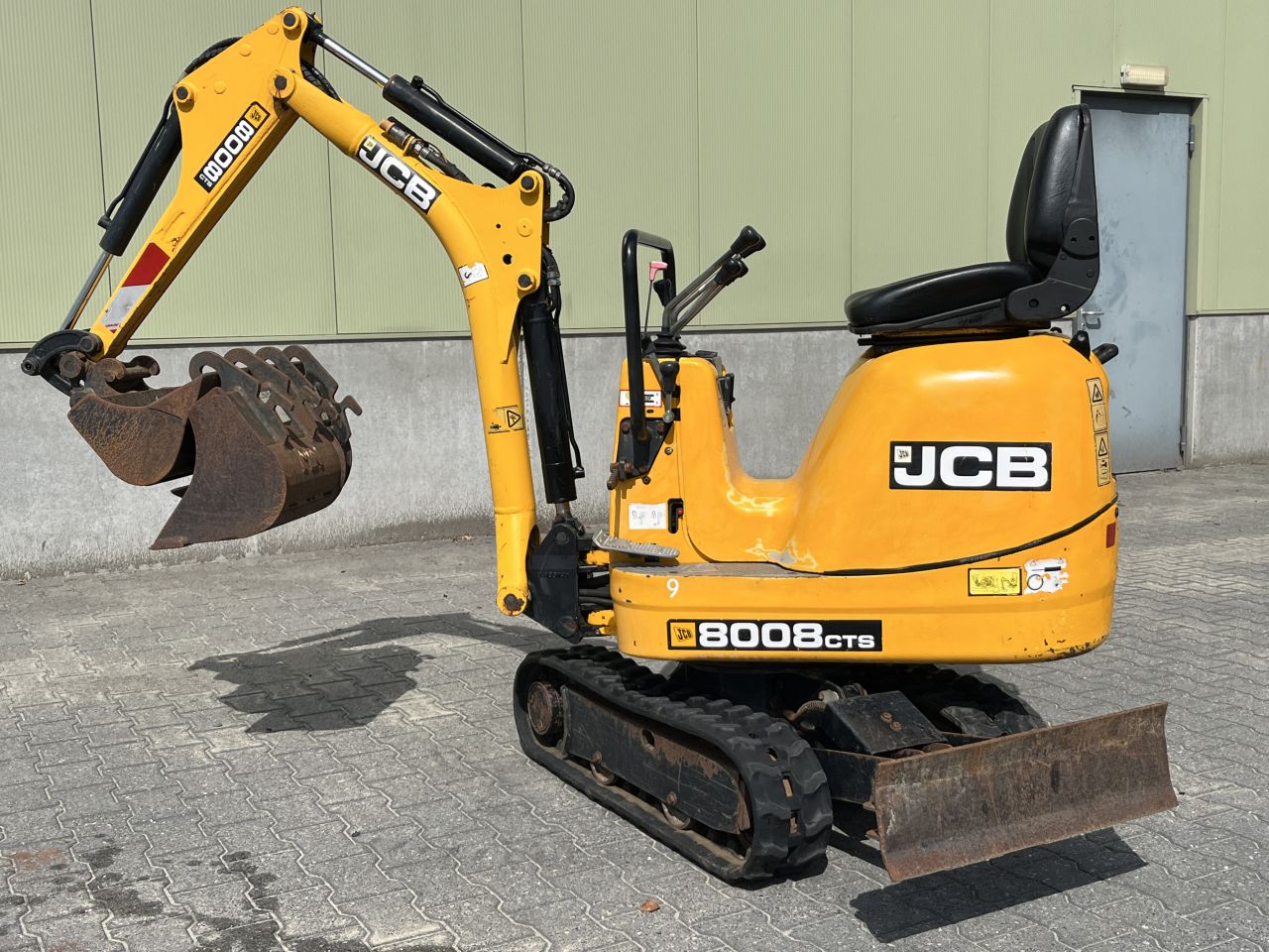 JCB Minigraafmachine 8008 CTS met machinetransporter