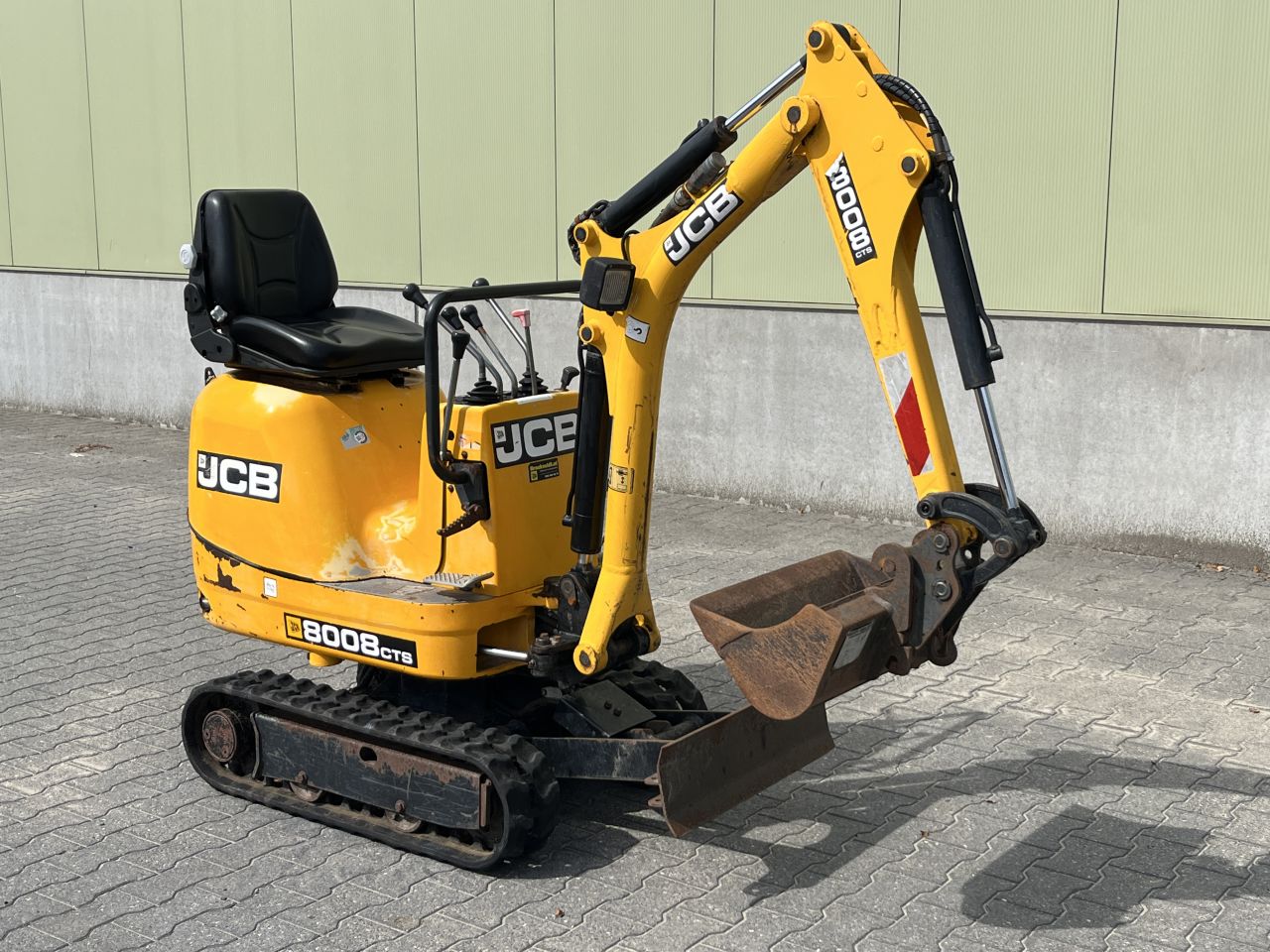 JCB Minigraafmachine 8008 CTS met machinetransporter