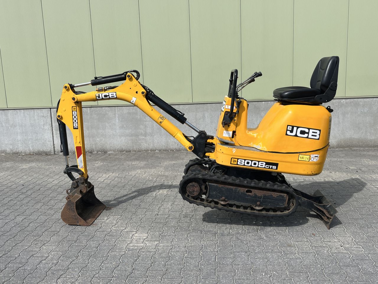 JCB Minigraafmachine 8008 CTS met machinetransporter