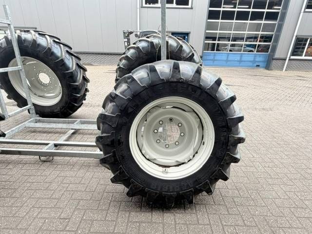 Michelin 20.8 R38 + 16.9 R28 Valtra