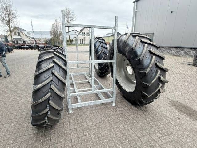 Michelin 20.8 R38 + 16.9 R28 Valtra