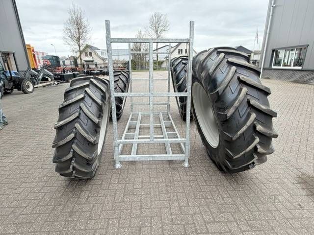 Michelin 20.8 R38 + 16.9 R28 Valtra
