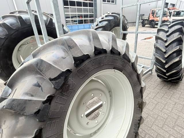 Michelin 20.8 R38 + 16.9 R28 Valtra