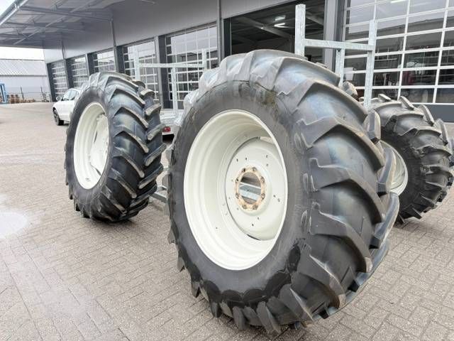 Michelin 20.8 R38 + 16.9 R28 Valtra