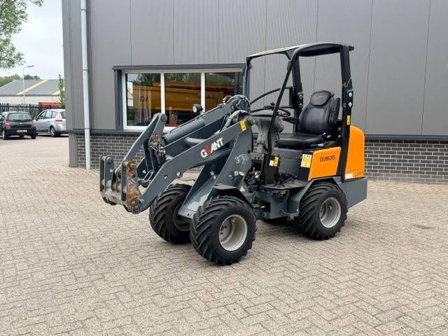GiANT D263s minishovel