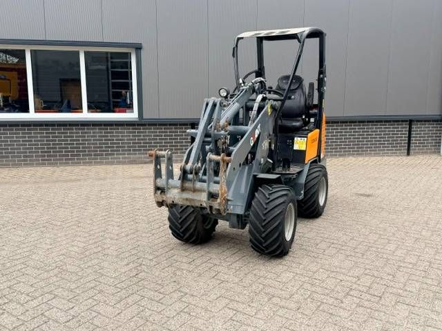 GiANT D263s minishovel