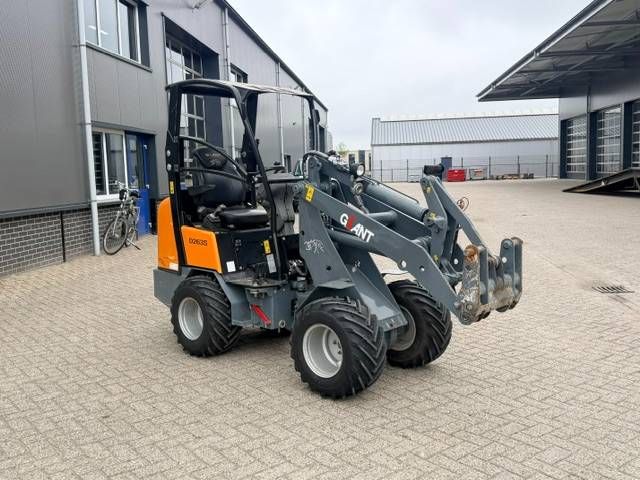 GiANT D263s minishovel