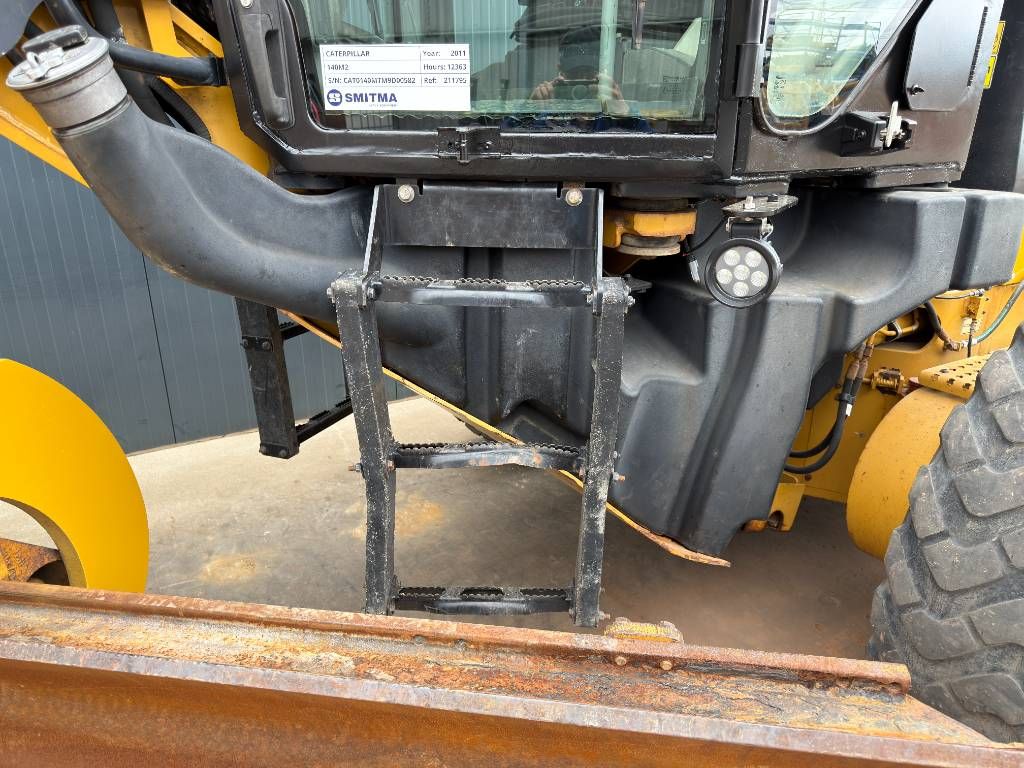 CAT 140M2